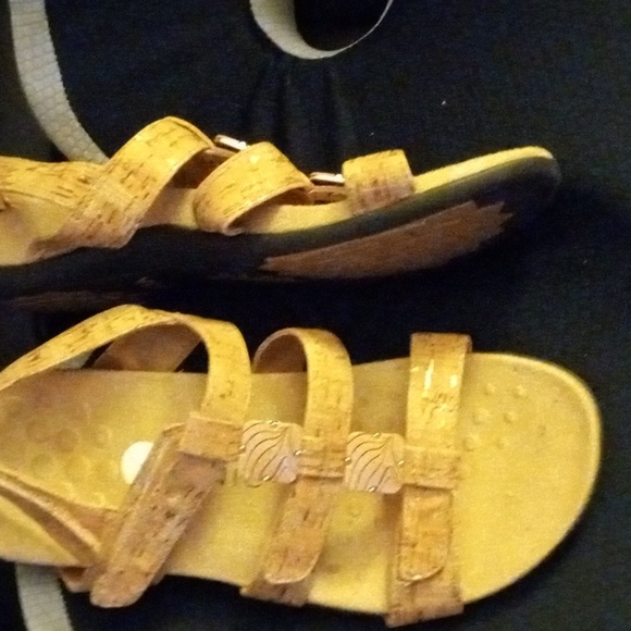 Vionic flat Sandsls - Picture 4 of 5